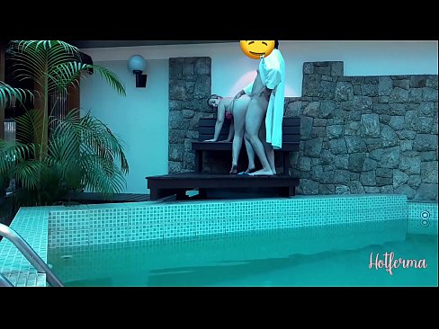 ❤️ Oga pe iranṣẹbinrin si awọn pool, sugbon ko le koju kan gbona ❤️ Fidio furo ❌
